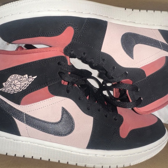 Jordan 1 Mid - Picture 3 of 3